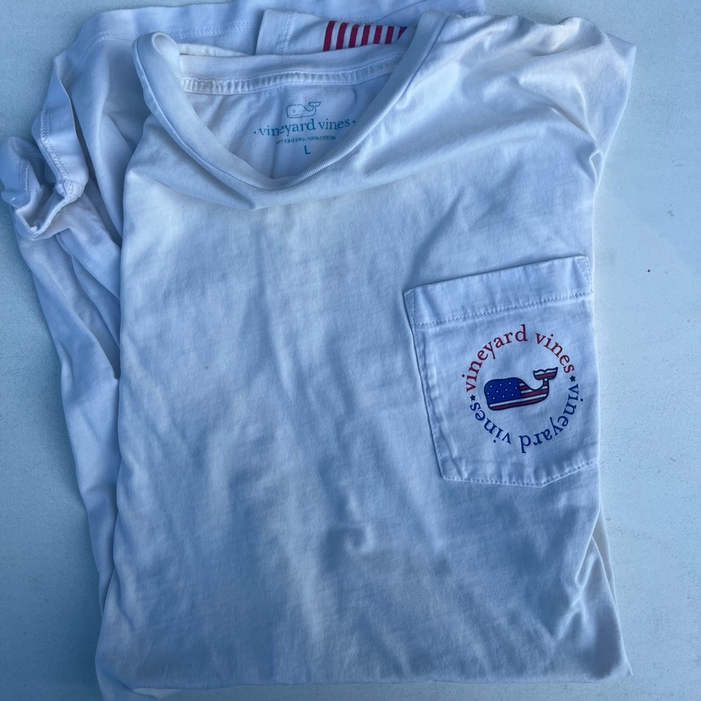 white shirt sleeve vineyard vines fourth of july tee
